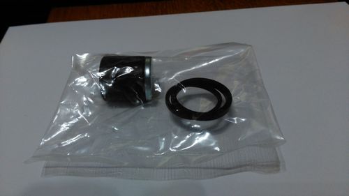 Rear brake piston and seal kit - aftermarket. Honing required - see notes!